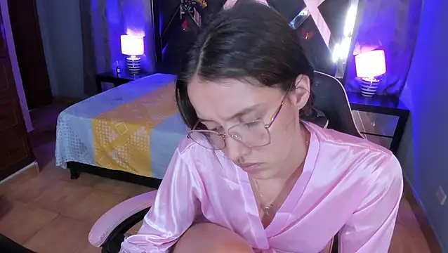 Linda4Petite 现场XXX聊天