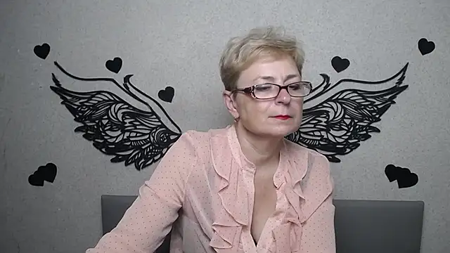 EmiliaGree Adlı Modelin Canlı XXX Sohbeti