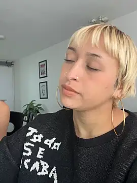 Pokazy przed kamerką – Melody__0