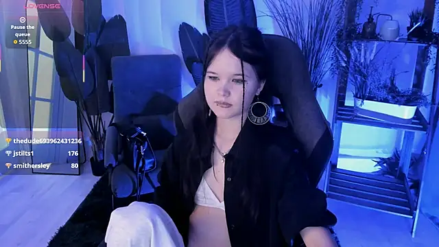 Elainebeness 现场XXX聊天