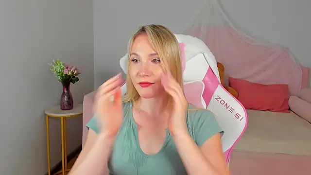 צ'אט XXX בשידור חי של ElaraVoltage