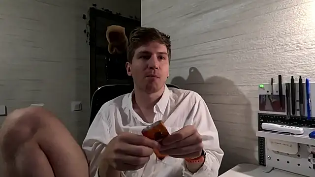 Онлайн чат XXX Einar_Nut