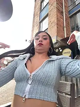 Chat XXX en directo de LilacNoir