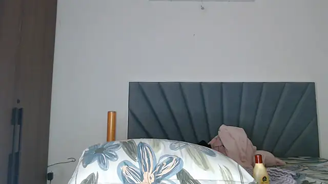Virgin_Aisha Live XXX-Chat