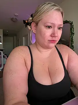 PiggyRose Chat XXX in diretta