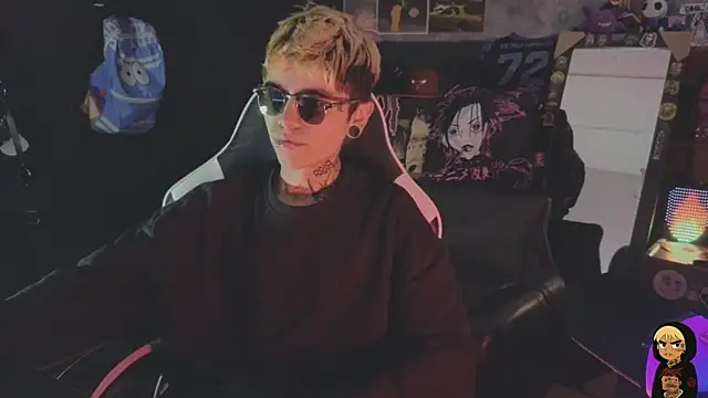 AcidMilo Adlı Modelin Canlı XXX Sohbeti