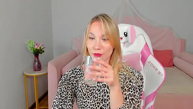 Živý XXX chat ElaraVoltage