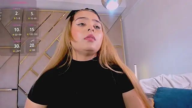 MikaelaStone Chat XXX in diretta