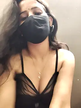 Kanika_76: διαδικτυακό σόου στην κάμερα