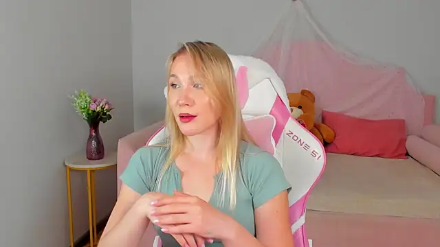 ElaraVoltage XXX чат на живо