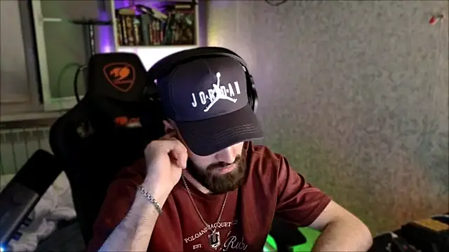 _Serious_Man élő XXX-chatje