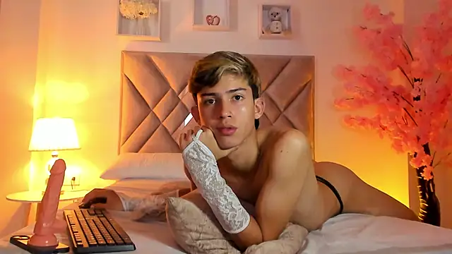 XXX chat uživo modela Baby_noahtt