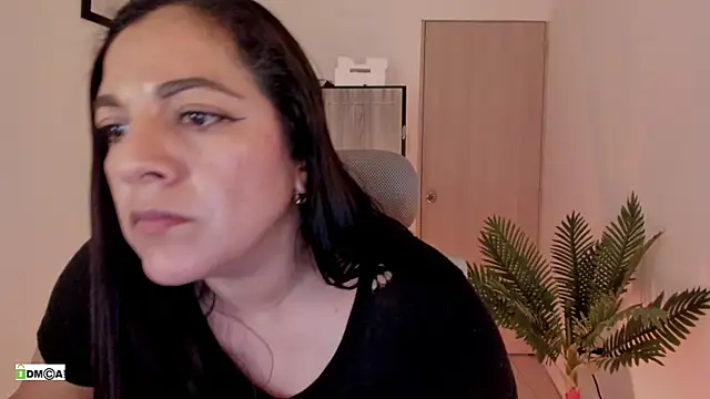 Chat +18 de urcute_kitten ao vivo