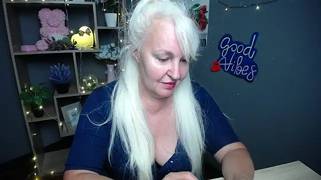 แชท XXX สดของ BlondyLeeBest