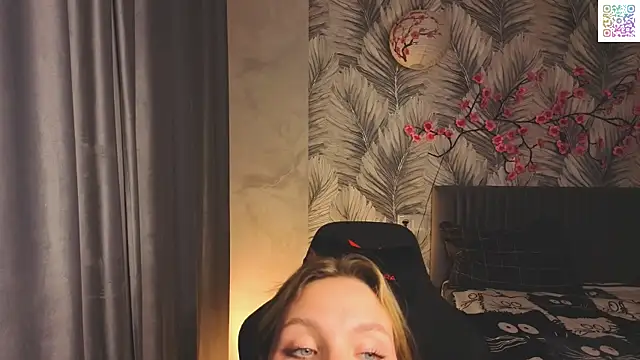 HinaVibe Chat XXX in diretta