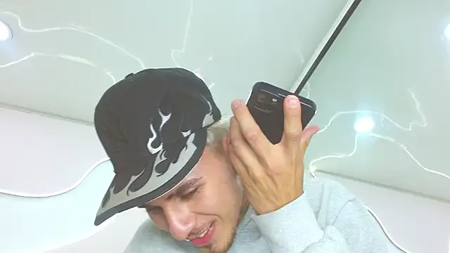 DanntheStiffのライブXXXチャット
