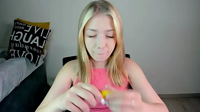 XXX chat uživo modela ElleLuv_