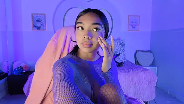 pocahontamoon's Live XXX Chat
