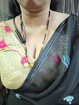 bhuvana_555's Live XXX Chat