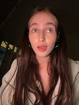 -missbehaving-'s Live XXX Chat