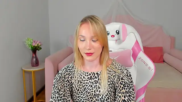 ElaraVoltagen Live XXX chat