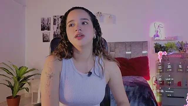 emilyrouxe's Live XXX Chat