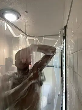xlonenaz: διαδικτυακό σόου στην κάμερα