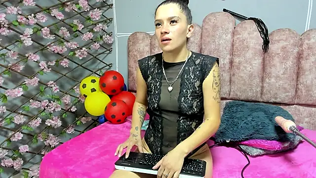 Sharlotshh Chat XXX live