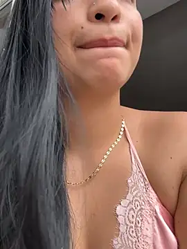 Hhannachiki live XXX chat