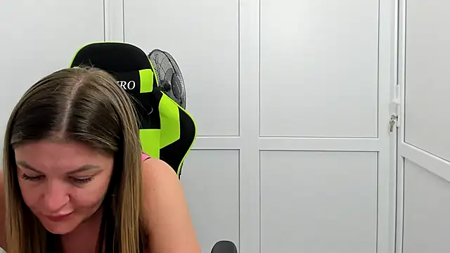 Chat +18 de MiaSummerr_ ao vivo