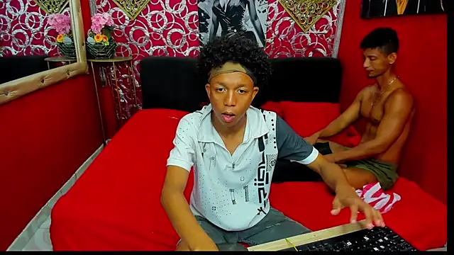 PEINBOYS Chat XXX in diretta