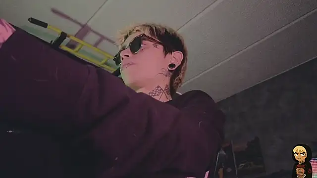 AcidMilo live XXX chat