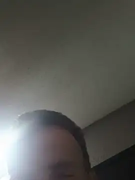 Travis212121 Pertunjukan Webcam