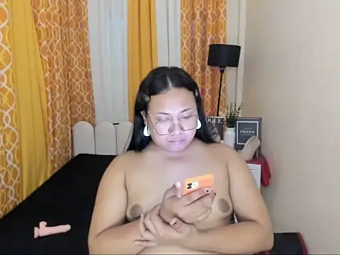 צ'אט XXX בשידור חי של BigCockLexie