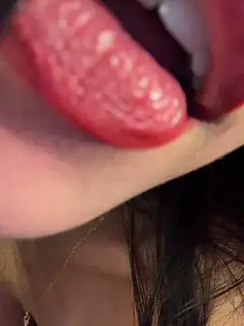 KARISHMA-STRIP Chat XXX in diretta