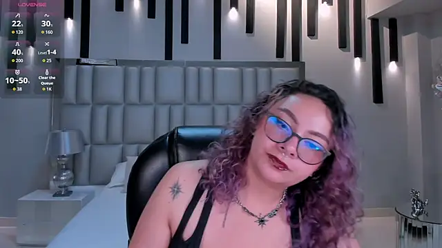 LoiseHarper's Live XXX Chat