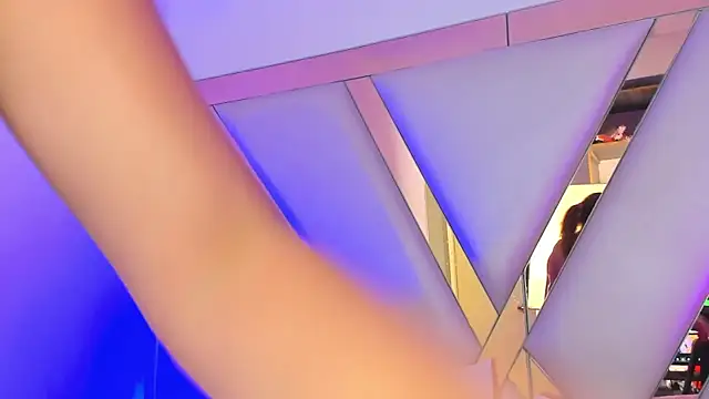 AliceCruzzのライブXXXチャット