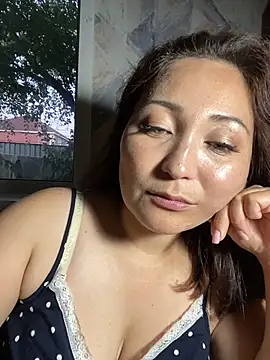 Aisha90x Adlı Modelin Canlı XXX Sohbeti