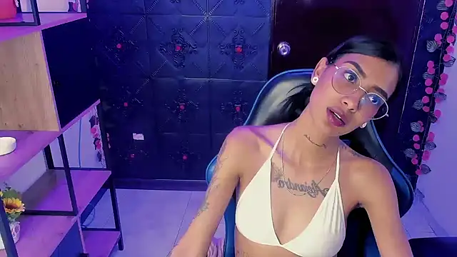 KarlaSlutSkinny__ Adlı Modelin Canlı XXX Sohbeti