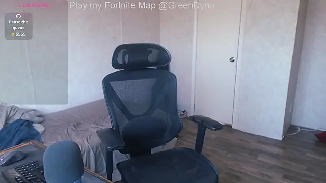 GreenDynomite Show in webcam