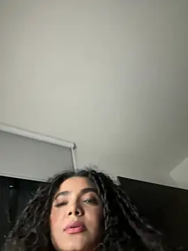 Curlyierr's Live XXX Chat