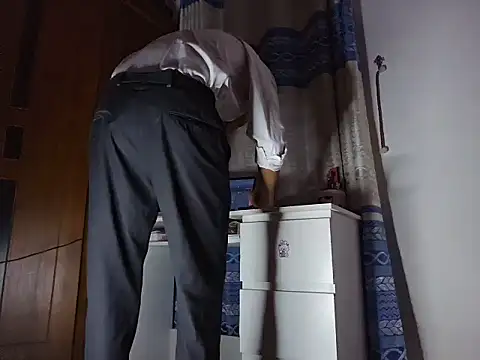 دردشة RikzAdam الجنسية المباشرة