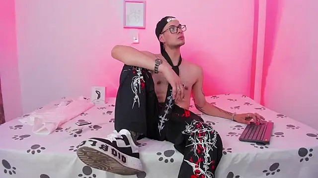 Vlad__night live XXX chat