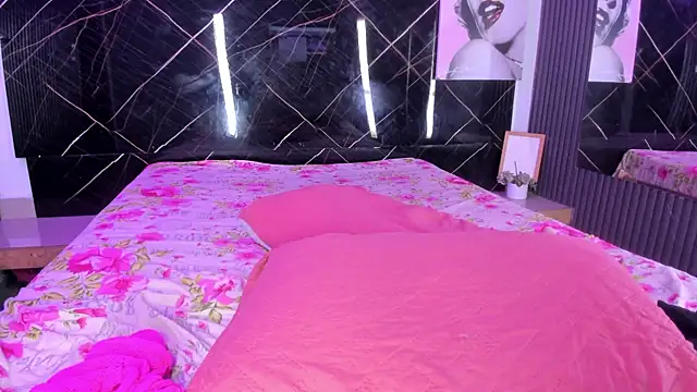 Skarleth_queen Adlı Modelin Canlı XXX Sohbeti