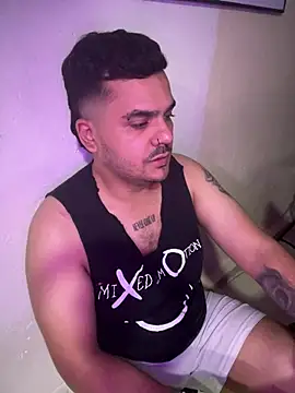 LatinBearX Chat XXX in diretta