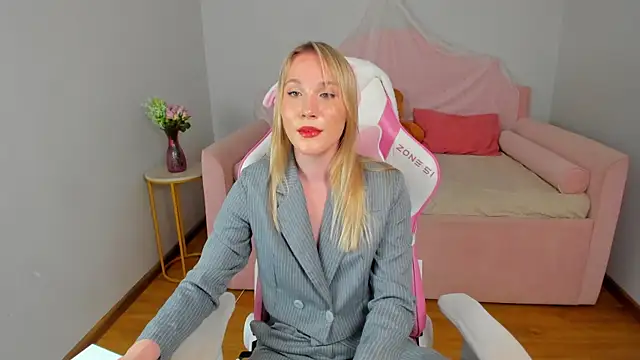 ElaraVoltage Chat XXX live