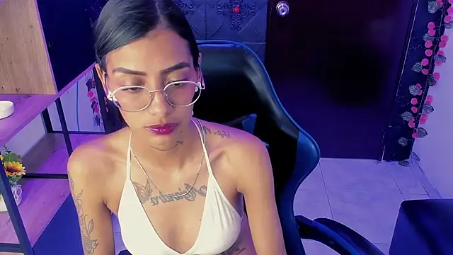 KarlaSlutSkinny__のライブXXXチャット