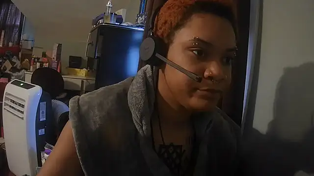 Živý XXX chat nickytheehawtie