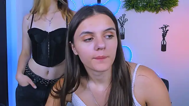lisa_dark_ Adlı Modelin Canlı XXX Sohbeti