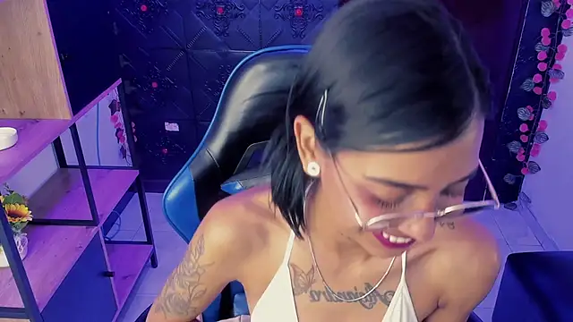 KarlaSlutSkinny__ Live XXX-chat